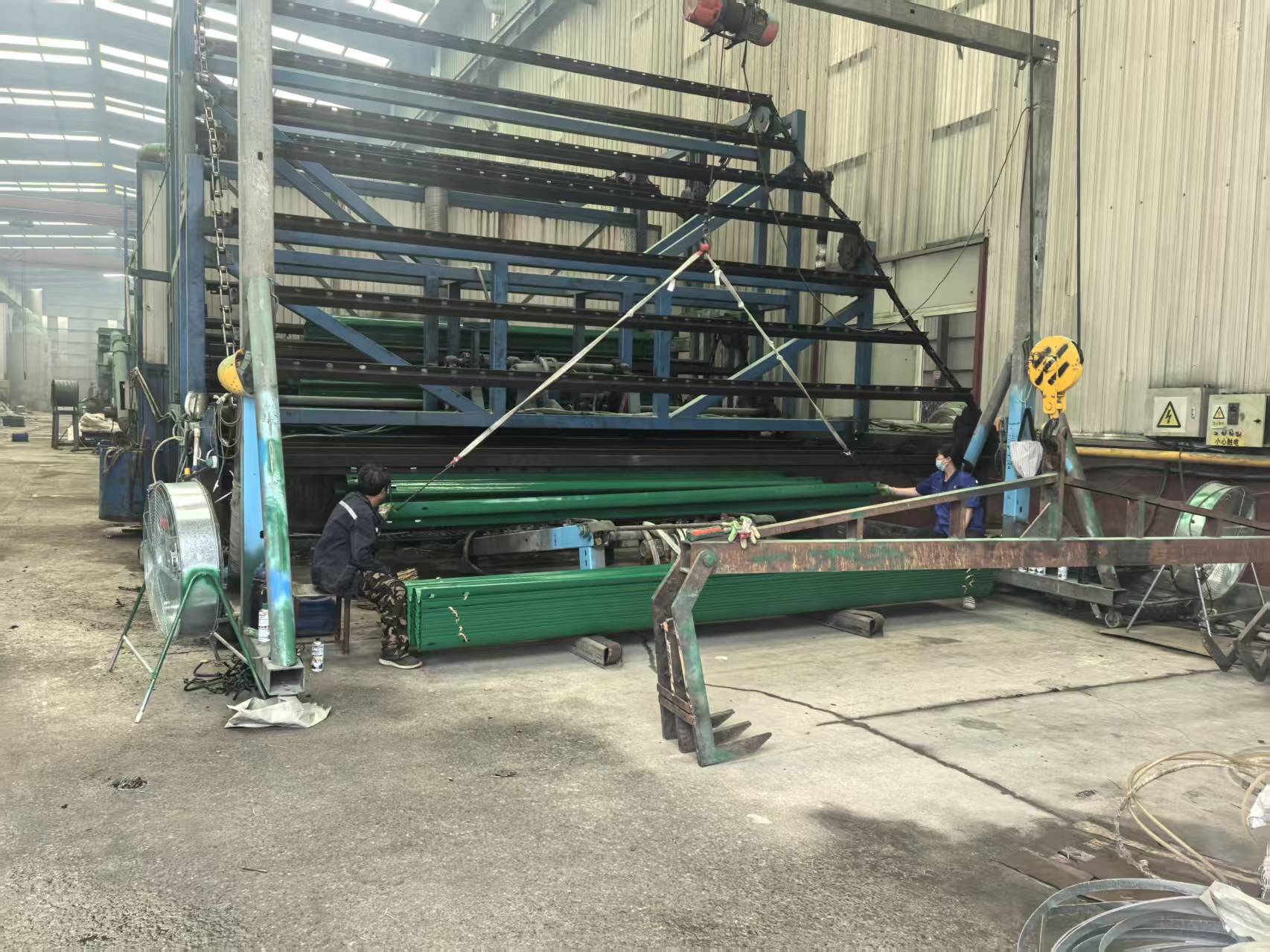 潍坊市波形护栏立柱环氧锌基波形护栏 - 方案